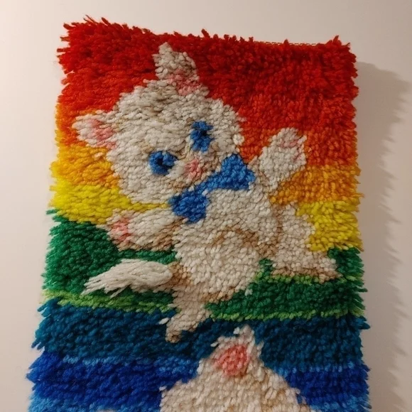 𝅺VINTAGE Rainbow Kitty Rug/Hanging - Picture 4 of 7